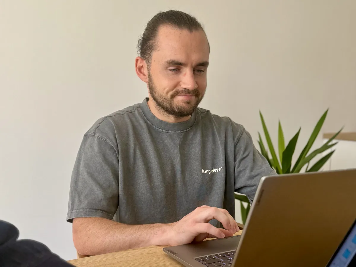Nathan de Laube Digital developpant une automatisation